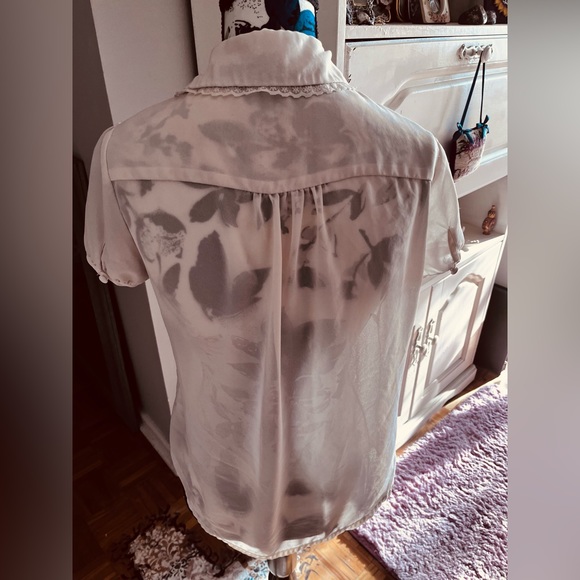 Forever 21 short sleeve blouse - Picture 4 of 4